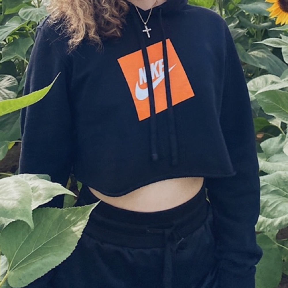 Cropped Nike Hoodie